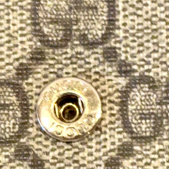 Beautiful Gucci Double Sided Long Wallet Featuring The Signature GG Monogram - Picture 6 of 9